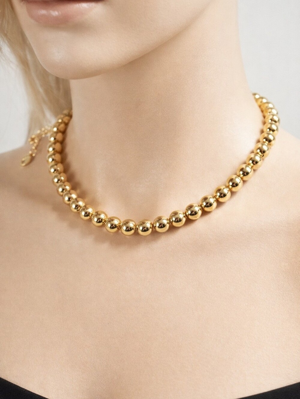 Classic Gold Beaded Necklace for Women Elegant Minimalist Fashion Jewelry Piece